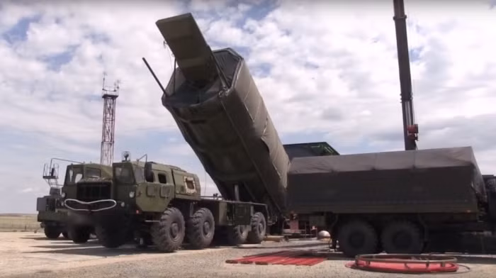 Bao Trung Quoc khen vu khi Nga: Kinh khung hon ca bom nguyen tu-Hinh-2