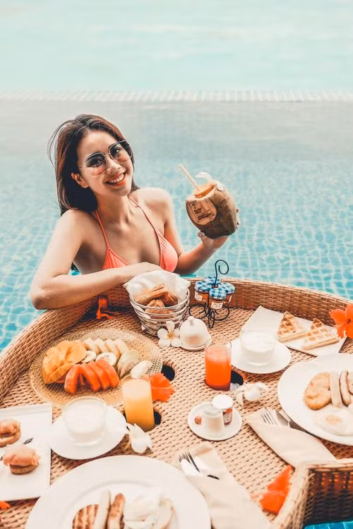 Chia sẻ với báo chí, nữ MC VTV Ngô Mai Phương cho biết, vì tính chất công việc nên cô cần tiết chế khi chia sẻ những hình ảnh gợi cảm.