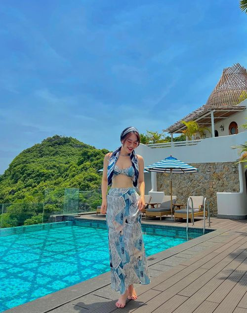 Mọi thói quen như tất bật chuẩn bị để lên sóng trực tiếp, vội vàng đi tìm khách mời… đều phải dừng lại và mình chuyển sang làm chương trình khác thì cảm xúc lúc đó rất khó diễn tả. Phương cũng nhận được rất nhiều câu hỏi thắc mắc từ khán giả, những người dành tình cảm đặc biệt cho “Bữa trưa vui vẻ””. Nữ MC xinh đẹp nói thêm.