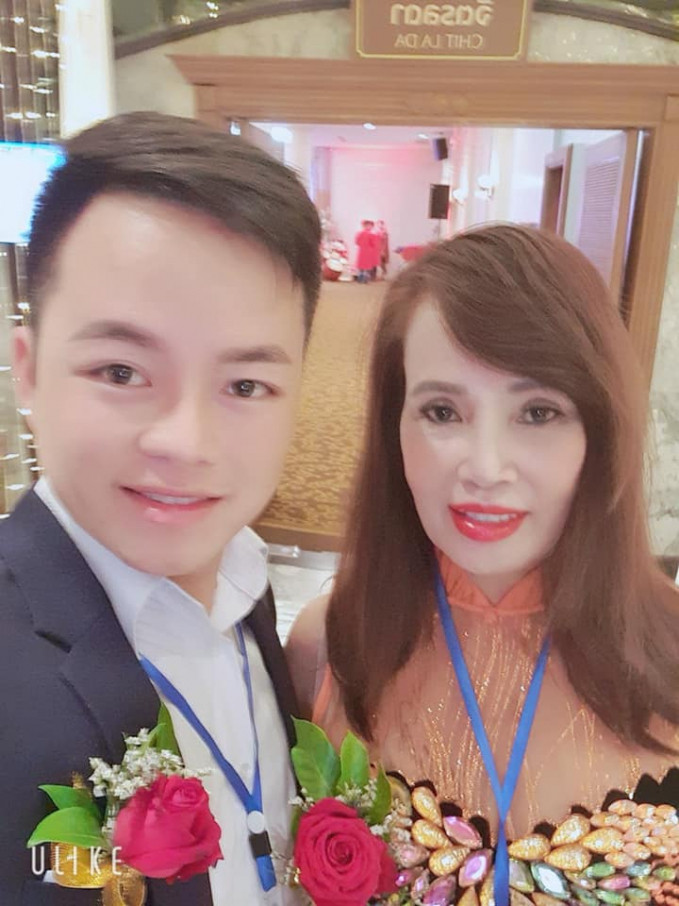 Cách đây chưa lâu, cô Thu Sao và chồng trẻ còn tổ chức buổi tiệc rình rang để kỉ niệm 2 năm ngày cưới.