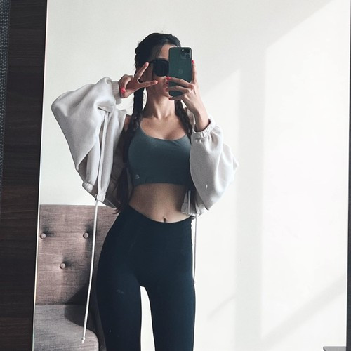 Thành quả của bạn gái Lâm Tây chính là một vòng ba săn chắc, bụng không chút mỡ thừa.