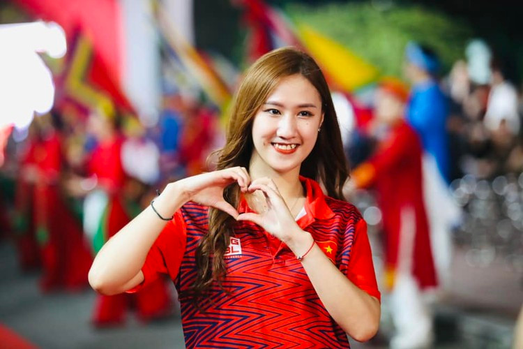 Bên cạnh việc là 1 VĐV nhảy cầu, Phương Anh có niềm đam mê cháy bỏng với việc nhảy Kpop. Trên trang cá nhân, gái xinh này thường xuyên khoe những clip với vũ đạo đẹp mắt.