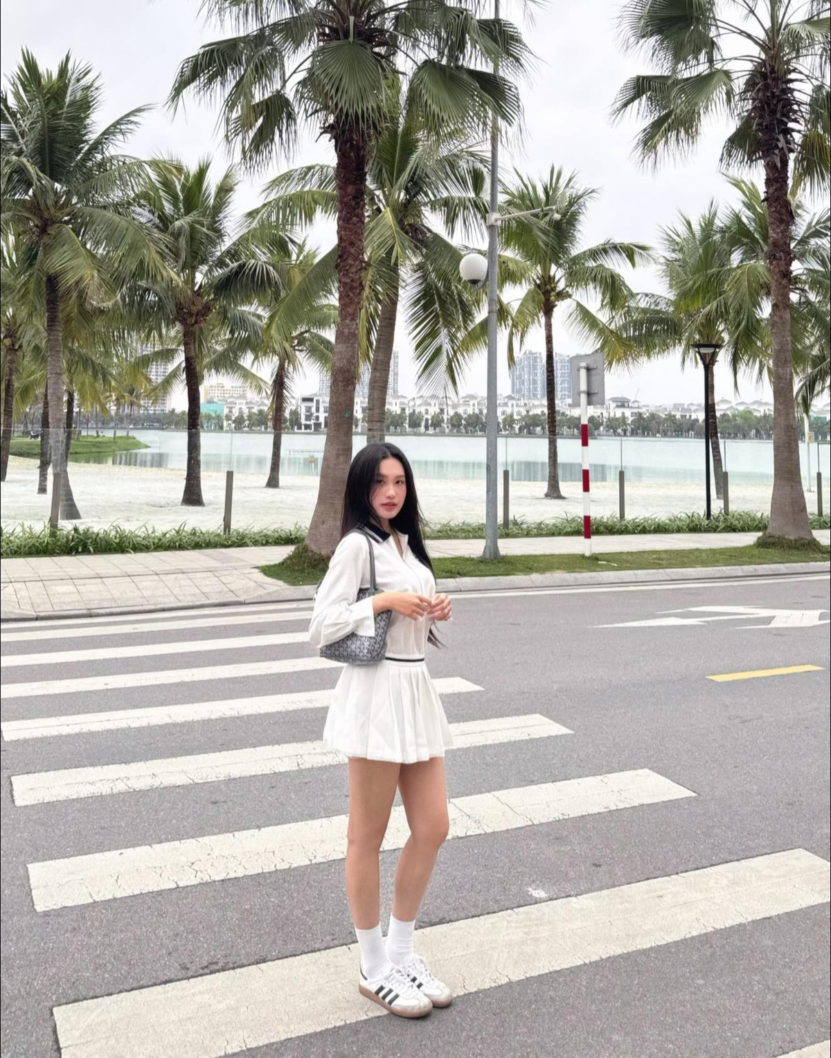 Trên mạng xã hội, Doãn Hải My thường xuyên chia sẻ những khoảnh khắc đời thường giản dị nhưng vẫn toát lên vẻ rạng rỡ, dịu dàng.