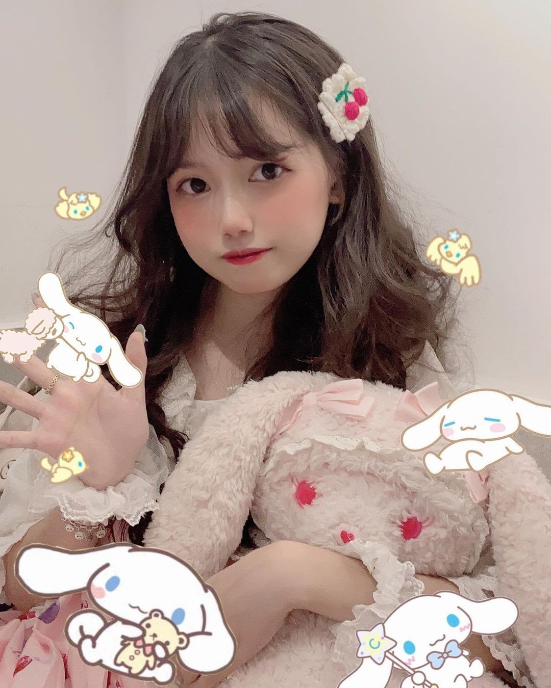 Pun khẳng định kinh phí mua váy hay theo đuổi phong cách Lolita đều là tự cô nàng kiếm ra.