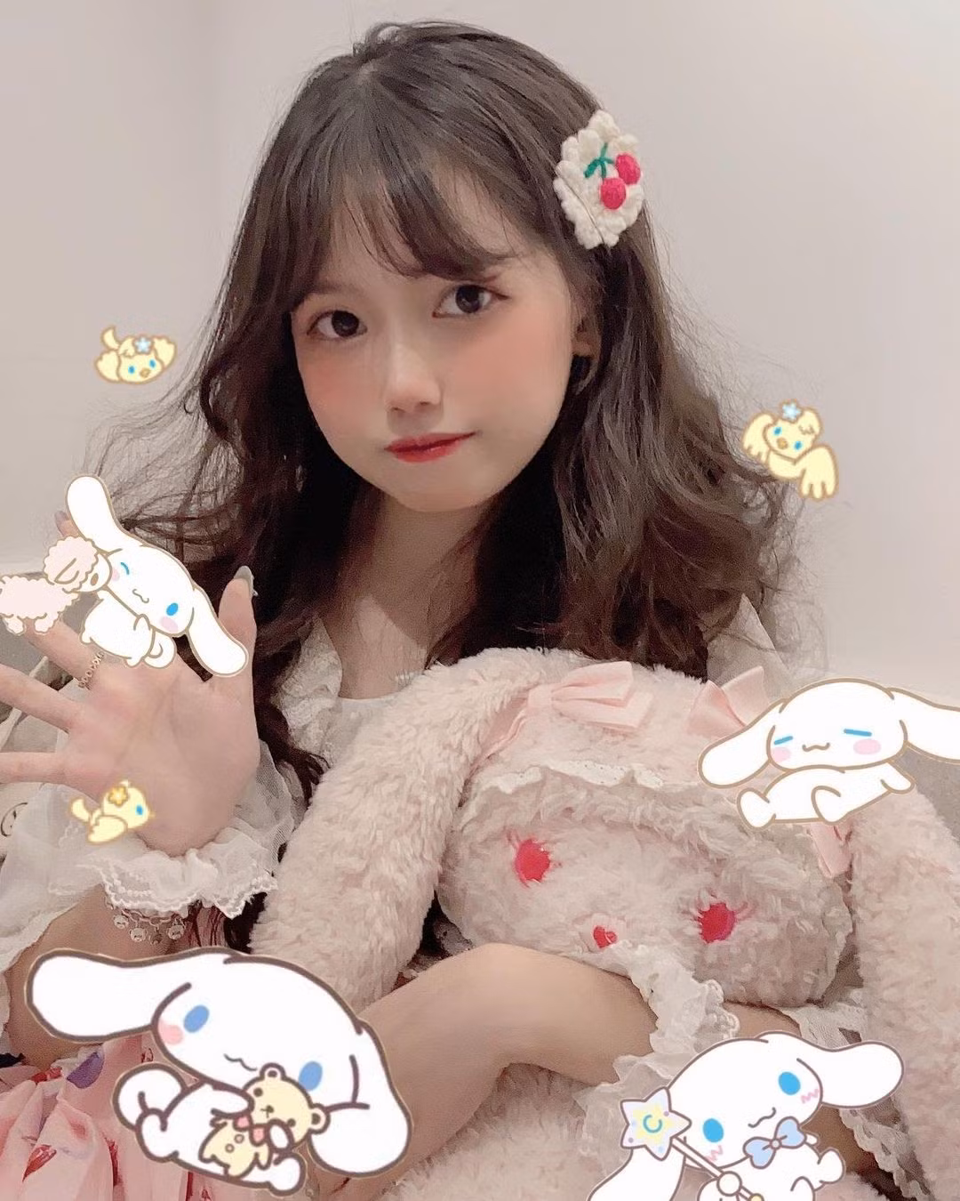 Pun khẳng định kinh phí mua váy hay theo đuổi phong cách Lolita đều là tự cô nàng kiếm ra.