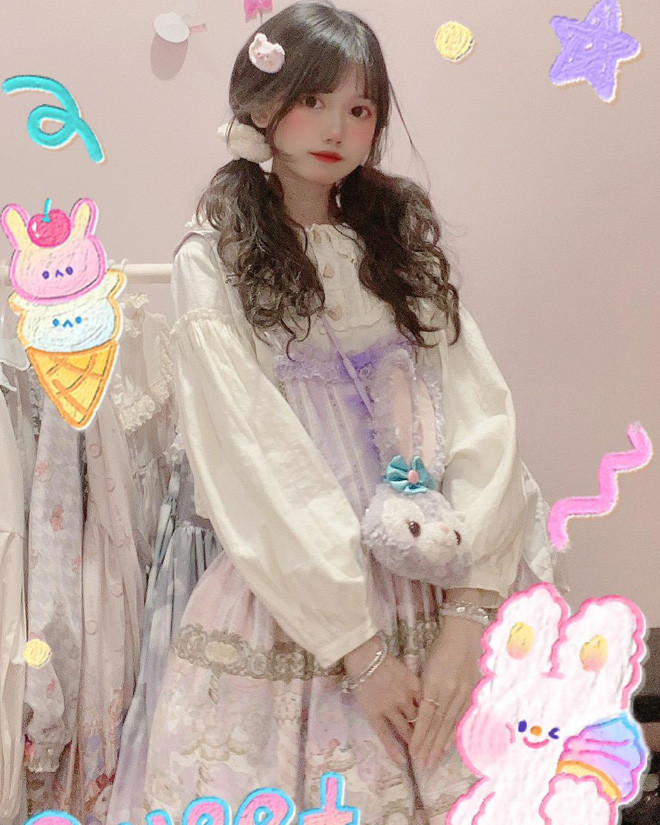 Ngoài việc làm video booking cho các nhãn hàng trên TikTok, Pun còn có shop nhỏ bán váy áo do mình và bạn bè tự thiết kế và làm mẫu ảnh.