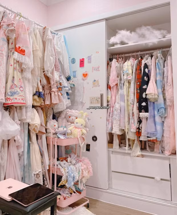 Tủ đồ phong cách Lolita của idol TikTok có 1,3 triệu fan.