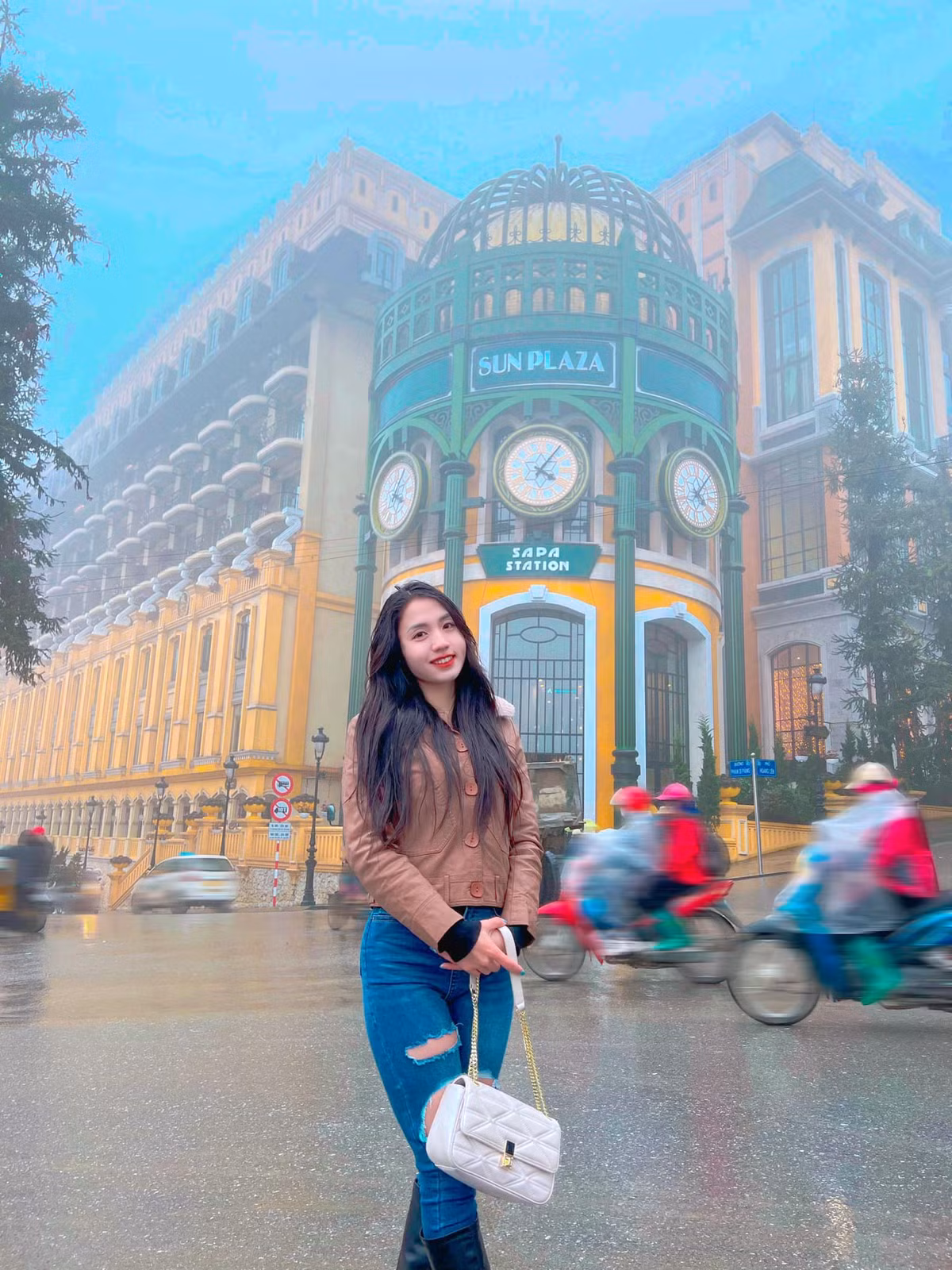 Trên trang cá nhân, nữ cầu thủ xinh nhất của đội tuyển Việt Nam nói riêng và bóng đá nữ Việt Nam nói chung đã chia sẻ những bức ảnh thu hút sự chú ý của giới mộ điệu, đặc biệt là các fan nam.