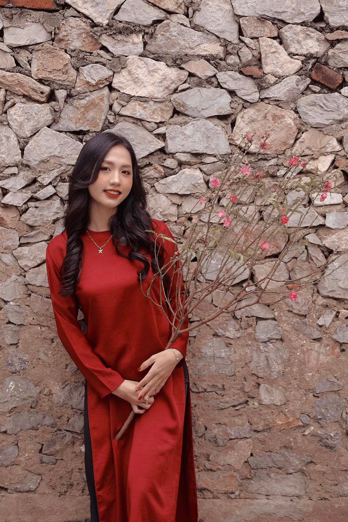 Ngoài khả năng chơi bóng, Trần Thị Duyên tạo dấu ấn bởi nhan sắc nổi bật. Cô có làn da trắng, gương mặt tròn bầu với sống mũi cao. Cô được xem là "thiên thần" của đội tuyển bóng đá nữ Việt Nam.