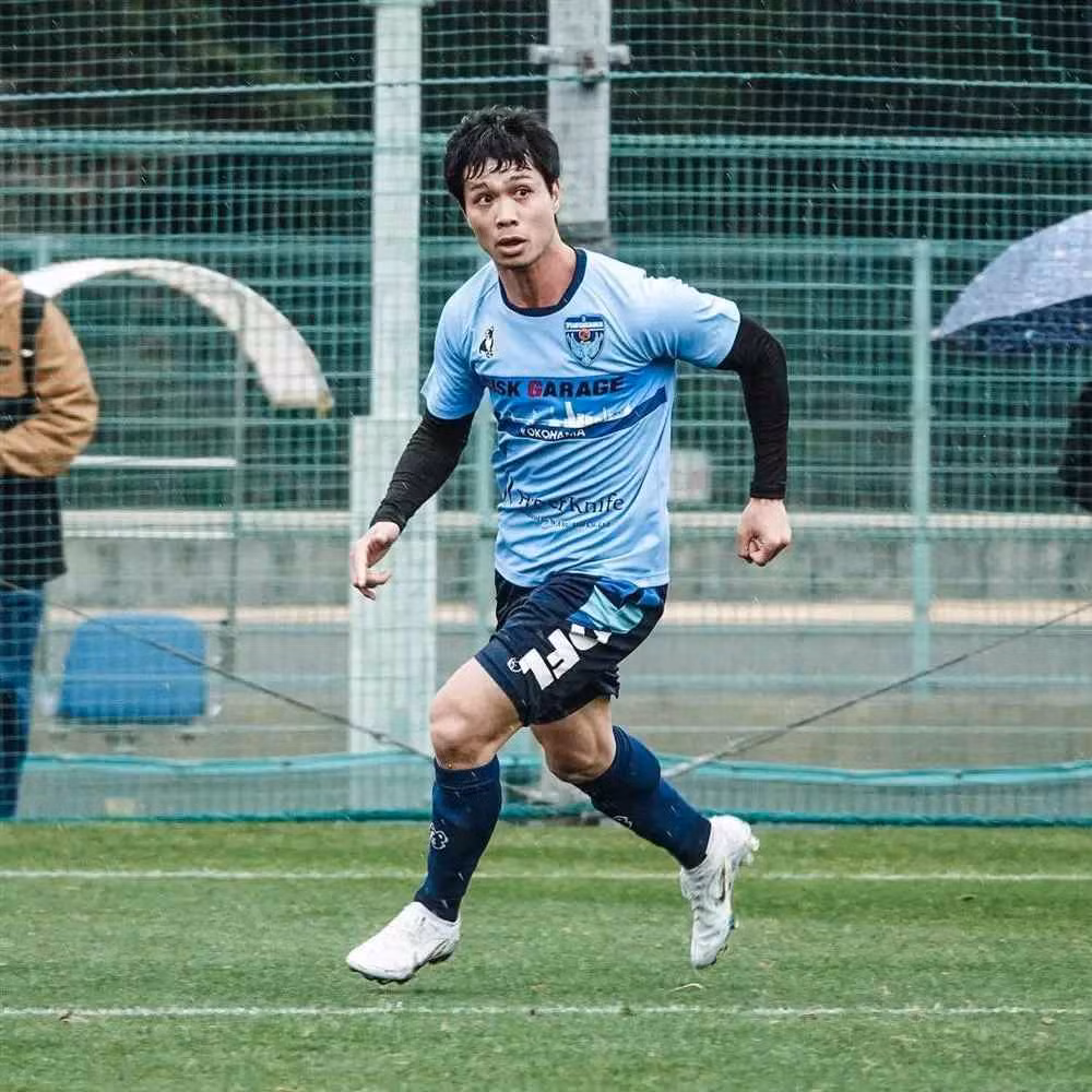 Trong một diễn biến khác, mới đây một đồng đội của cầu thủ Nguyễn Công Phượng ở Nhật đã đăng tải khoảnh khắc hiếm có khó tìm của ông bố trẻ.