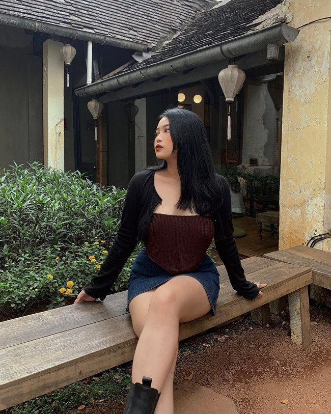 Hơn nữa, theo đuổi hình ảnh gợi cảm nhưng các cô gái này vẫn biết cách diện sao cho tinh tế.