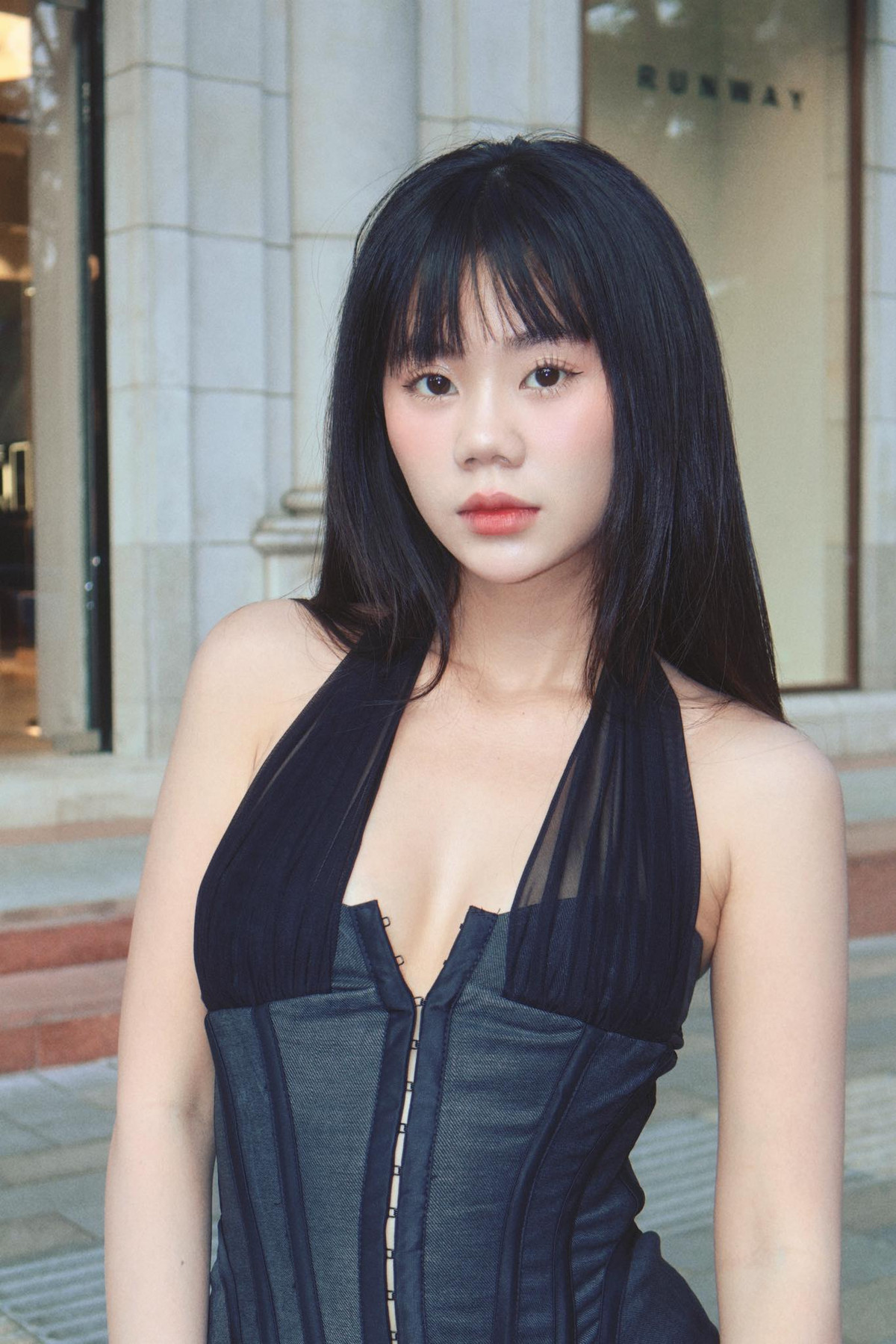 Theo bài đăng của Như Thảo, cô xin lỗi vì giới thiệu sản phẩm mà mọi người mua về lại có trải nghiệm không tốt. Hai sản phẩm Thảo thừa nhận mình đã thổi phồng, gây hiểu lầm về công dụng chính là sản phẩm trị mụn và chăm sóc tóc.