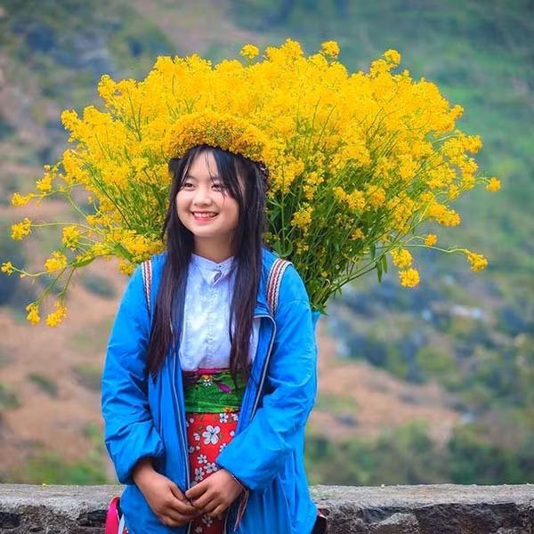 Từ cô bé bán hoa trên dốc Thẩm Mã, Mua Thị Dua (hay còn là Phúng Phính) đã có màn "đổi đời" ngoài sức tưởng tượng.