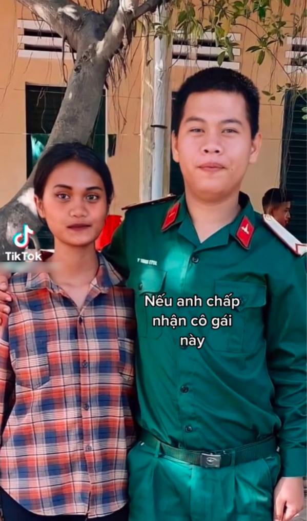 Mạnh mẽ vượt qua khoảng thời gian khủng hoảng khi làm mẹ, bạn nữ này đã lấy được lại cân bằng, và có màn “lột xác” đáng nể. Theo đó, không biết nhờ bí quyết gì mà sau sinh, “mẹ bỉm” đã có màn thăng hạng nhan sắc ngoạn mục, vóc dáng thanh mảnh, vòng nào ra vòng ấy.