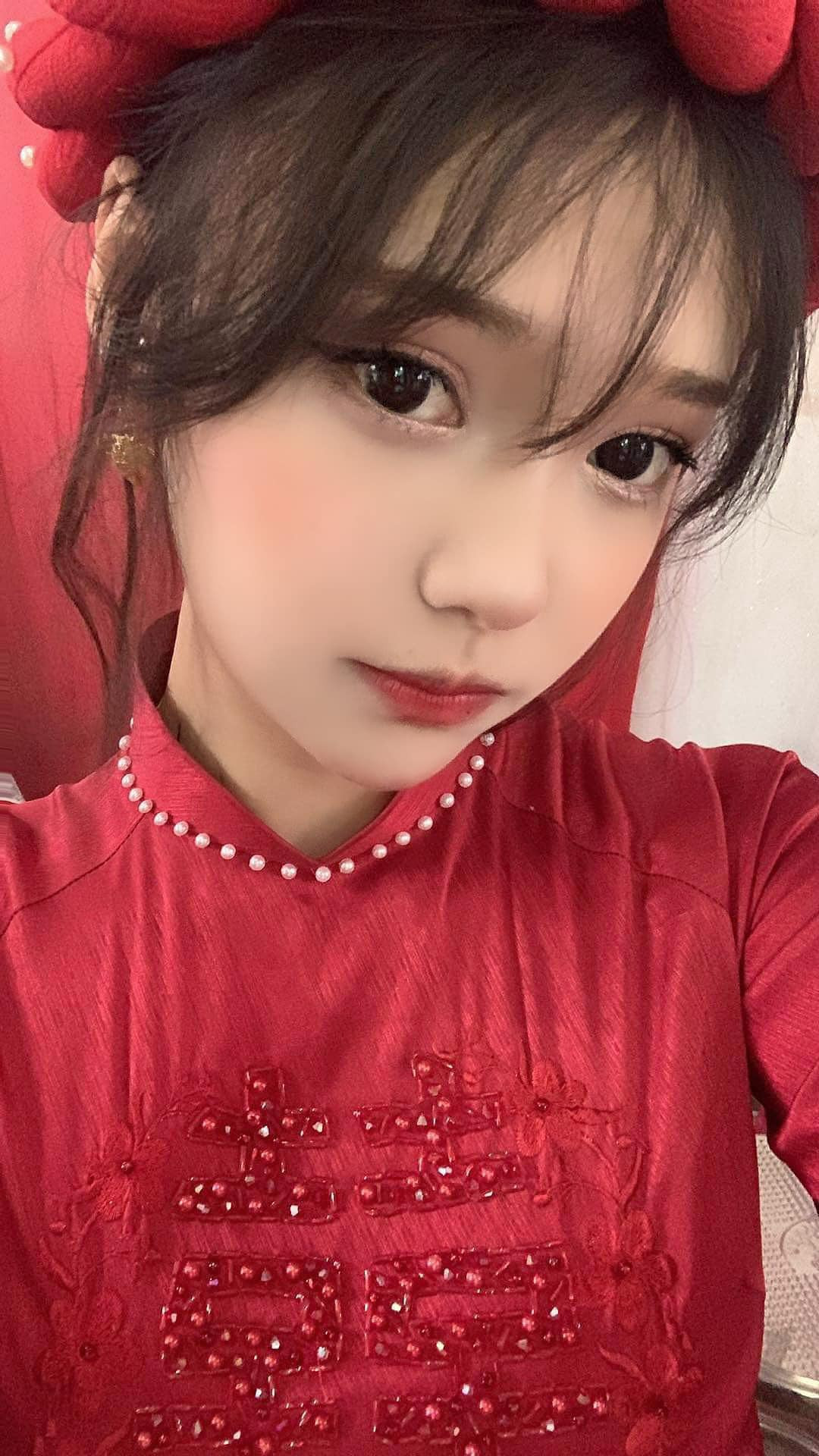 Nhiều người hâm mộ không khỏi xuýt xoa trước đôi mắt sáng lấp lánh, làn da mịn màng và nụ cười tỏa nắng của nữ coser này.