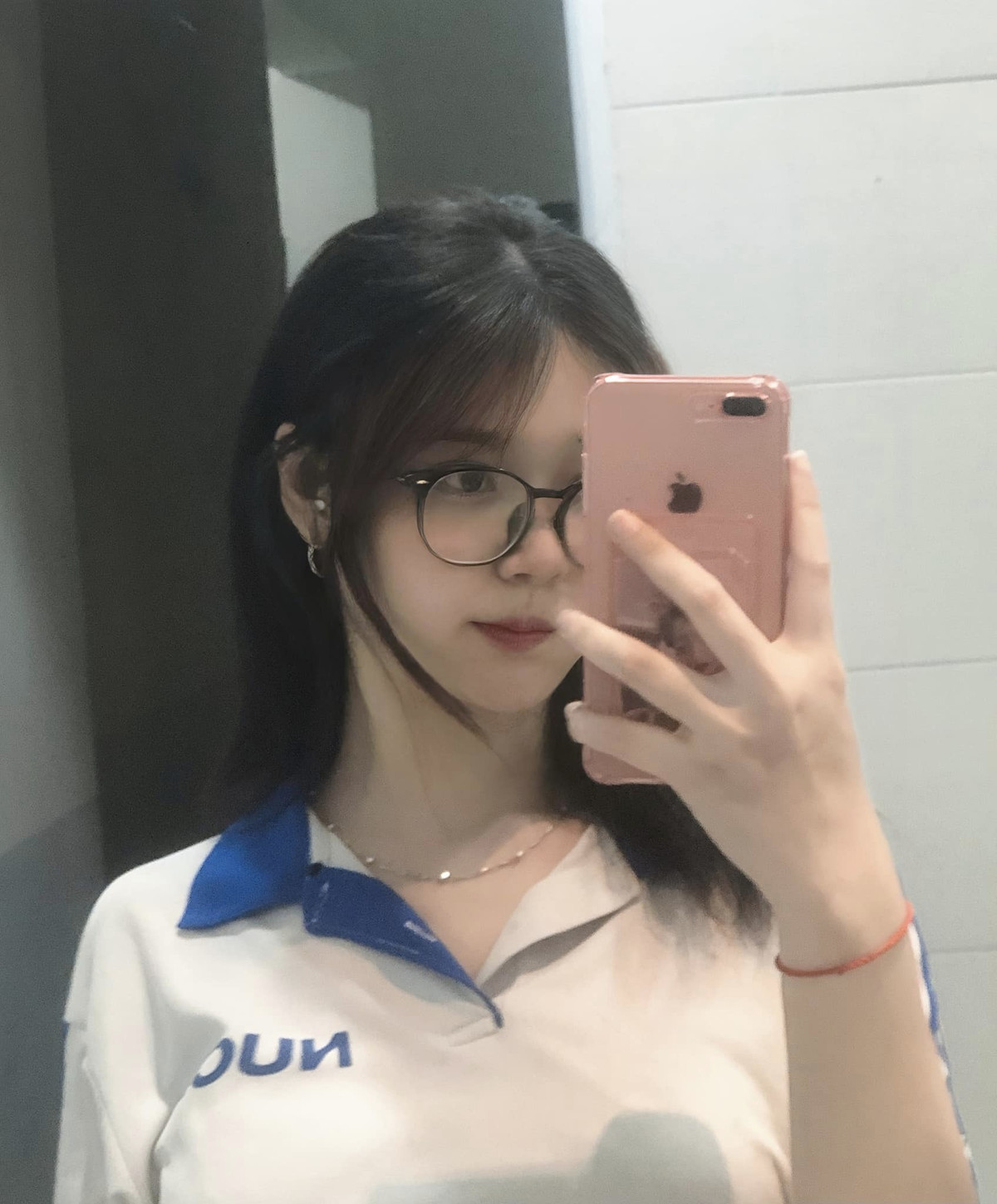 Bên cạnh những hình ảnh của mình trong các bộ trang phục cosplay đặc sắc, cô nàng Cigw Pols (Lê Đăng Quỳnh Anh) chia sẻ thêm những khoảnh khắc khác trong đời sống qua mạng xã hội.