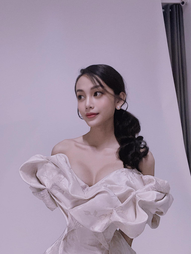 Lương Mỹ Kỳ là cái tên được quan tâm nhất trong Hoa hậu chuyển giới Việt Nam 2020. Cô nàng này nổi bật trong dàn mỹ bởi khuôn mặt vô cùng nữ tính, body nóng bỏng.