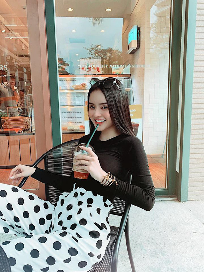 Cách đây khoảng 7 năm, Phương Trang bị lên tiếng khá nhiều vì mặc trang phục được cho là quá trưởng thành. Khi đó, cô nàng sinh năm 1996 chỉ mới 17 tuổi.