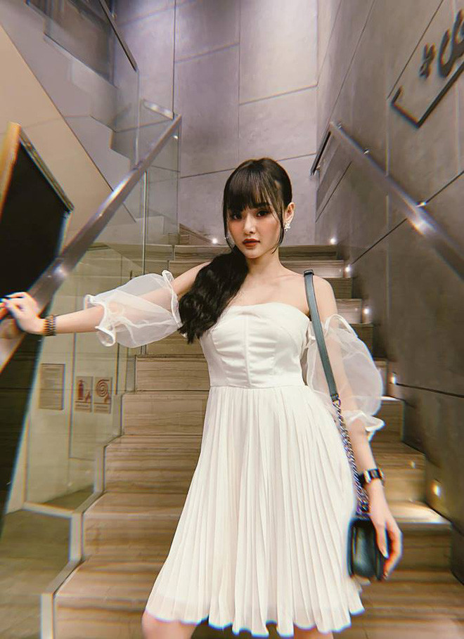 Thậm chí, nhiều người còn chú ý tới khí chất mỹ nhân của Phương Trang và dành cho cô không ít lời khen.