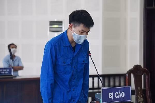 Giao vien day van, sinh vien ngoai ngu lam moi gioi nhap canh trai phep-Hinh-2