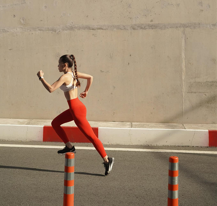 Không hề nản chí, Yến Xuân vừa tập vừa học hỏi kinh nghiệm từ những người đi trước. Cô nàng thiết lập chế độ tập thể dục thẩm mỹ và các bài tập có cường độ cao tại phòng Gym nghiêm túc và khoa học hơn.