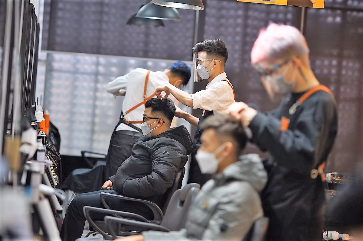 Quá bận dịp cuối năm phải đến tận sáng 29 Tết, anh Đại (Tôn Đức Thắng, Hà Nội) mới có thời gian để đi "tút tát" lại bản thân.