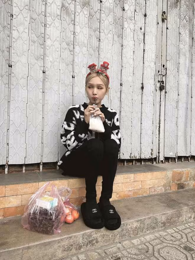 Xoài Non sở hữu ngũ quan cân đối, làn da trắng hồng mịn màng là ước mơ của bao nhiêu chị em.