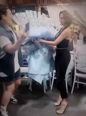 Ở phần bình luận bài đăng, rất nhiều người khen ngợi bà chủ shop tâm lý quá.