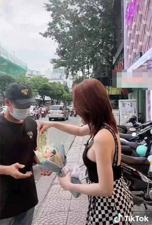 Dù số tiền không lớn nhưng chính cách thể hiện sự quan tâm của Trang Nemo dành cho nhân viên lại gây được thiện cảm với mọi người.