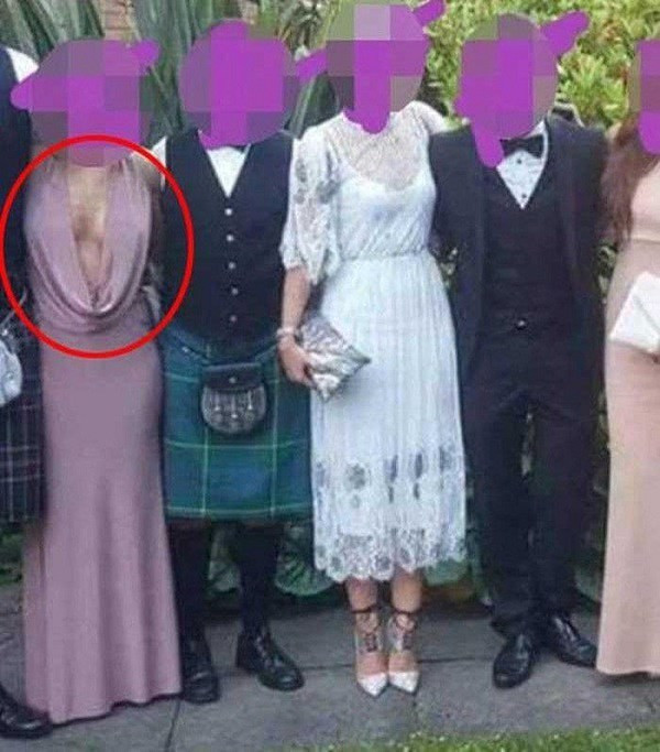 Cũng theo nhiều người, trang phục phù hợp đi dự đám cưới của phái nữ là những bộ độ trang nhã, lịch sự, vừa khiến bản thân xinh đẹp trong mắt mọi người vừa thể hiện sự tôn trọng với cô dâu, chú rể.