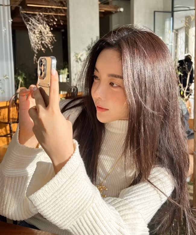 Jin Jin sở hữu thân hình mảnh dẻ, săn chắc và làn da nâu khỏe khoắn