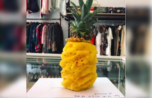 Gặp phải màn bổ dứa thế này phải làm sao để nhận xét.