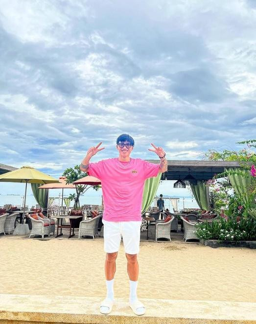 Mới đây, team qua đường lại bắt gặp Đoàn Văn Hậu và Doãn Hải My sánh bước cùng nhau.