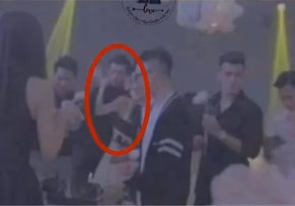 Thời gian qua, team qua đường liên tục bắt gặp Đoàn Văn Hậu và bạn gái kè kè với nhau như hình với bóng.