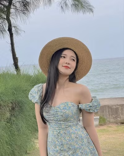 Phương Thảo còn chia sẻ thêm: "Sức khỏe ngày một yếu, chỉ có khối lượng công việc và mức độ stress là cứ thế tăng lên. Cách đây 1 tuần mình đi khám, bác sĩ bảo mình cần được nghỉ ngơi, nhưng bằng cách nào đó mình vẫn chẳng từ bỏ 1 núi việc."