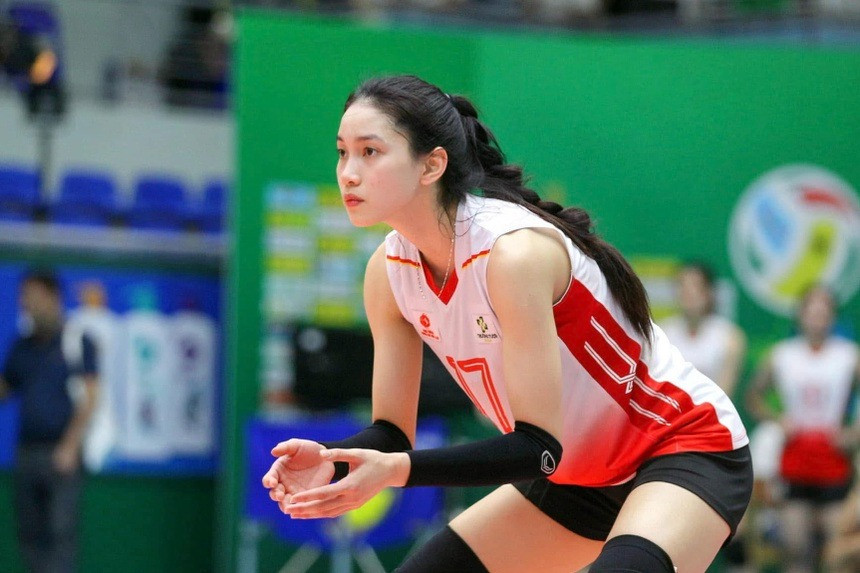 Nguyễn Thị Phương là chủ công đang có phon độ cực tốt trong màu áo của CLB Binh chủng Thông tin. Ngoài ra, nàng "hot girl bóng chuyền" Việt Nam thế hệ mới này còn sở hữu nhan sắc khiến ai ngắm cũng phải bình luận: "MÊ".