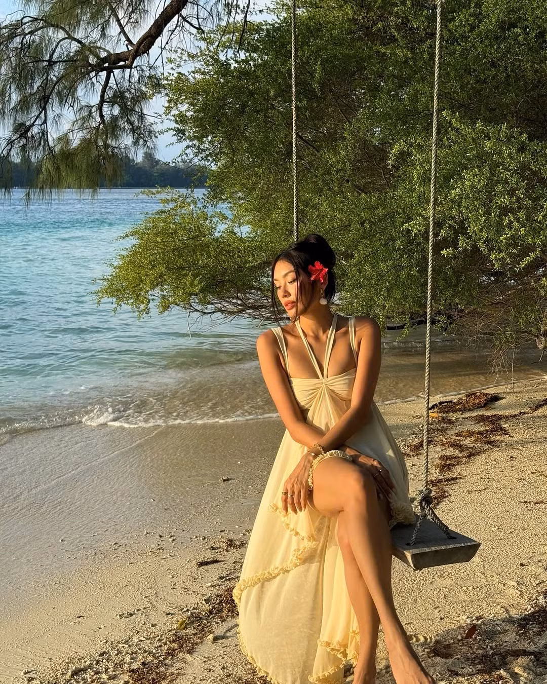 Trên trang cá nhân, người đẹp thường xuyên chia sẻ các khoảnh khắc ăn diện đậm tính thời trang của mình.