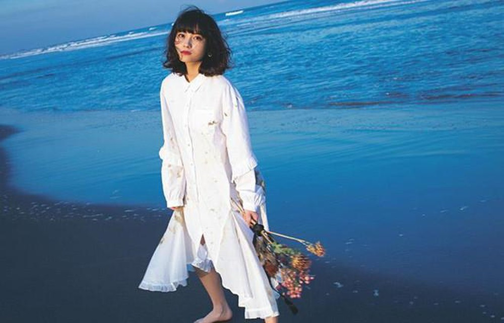 Ngoài công việc người mẫu, Nashiko Momotsuki còn tham gia đóng phim, xuất hiện trong các gameshow truyền hình.