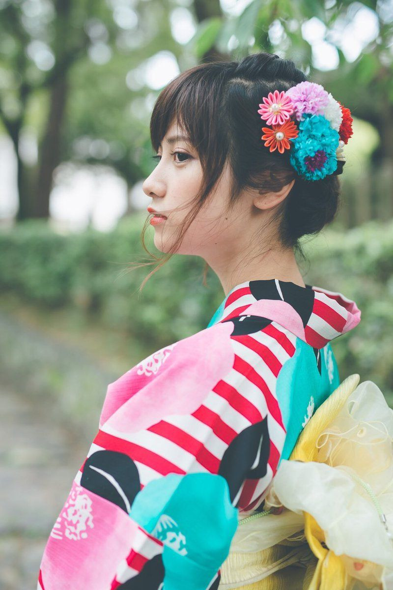 Theo chia sẻ của Momotsuki, từ khi gia nhập làng người mẫu, cô bận rộn và không có thời gian làm việc ở bệnh viện. Dù vậy, cô gái 24 tuổi kiên quyết không từ bỏ công việc y tá mà mình yêu thích.