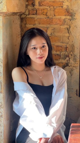 Vào khoảng tháng 8/2023, tiền đạo Nhâm Mạnh Dũng công khai chuyện hẹn hò với nữ sinh ĐH Ngoại thương Đồng Thị Hoa Mỹ.