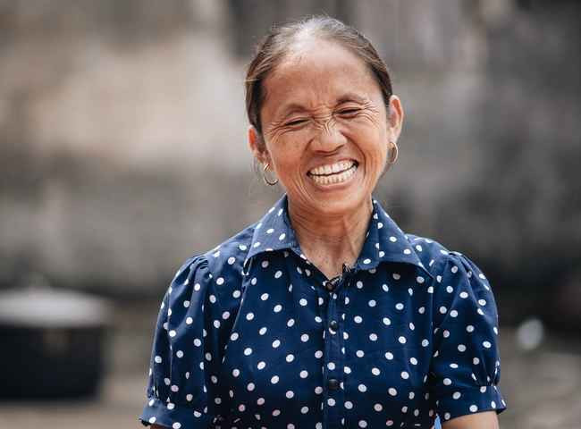 Khoảng vài tuần sau ca làm đẹp, trong các vlog của mình, bà Tân để lộ gương mặt đơ cứng khiến ai nhìn cũng thất vọng. Nhiều người muốn nhìn lại nét giản dị, đơn thuần của nữ Youtuber khi xưa.