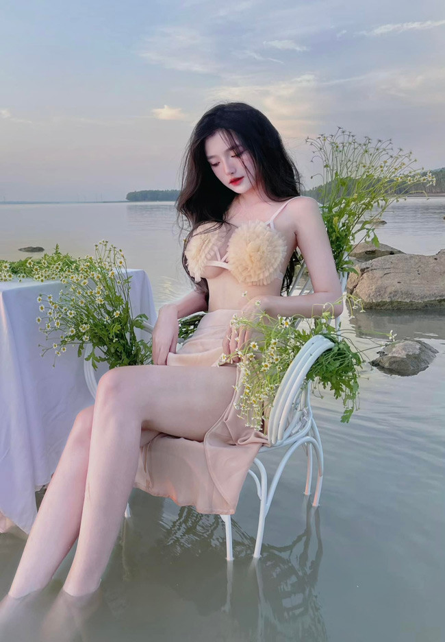 Hot girl Đắk Nông hiện là mẫu ảnh và chuyên gia trang điểm.