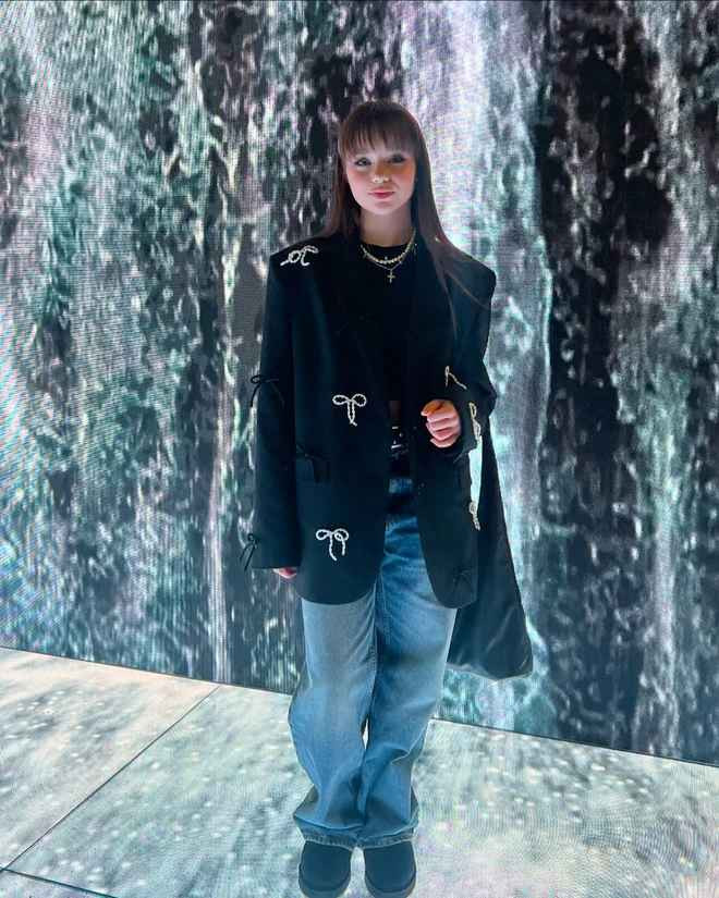 Hình ảnh của cô bé cũng đã được xuất hiện trên Vogue - trở thành mẫu nhí nhỏ tuổi nhất có mặt trên tạp chí danh tiếng này.