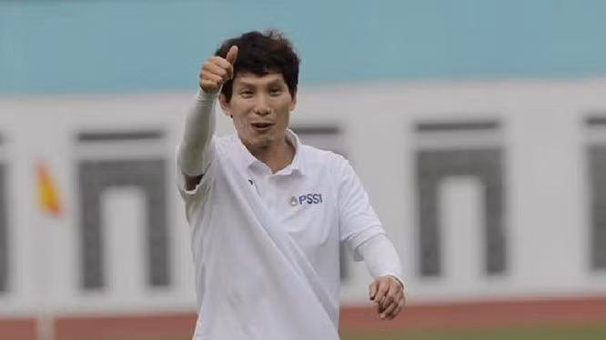 Không như HLV Park Hang-seo, Gong Oh-kyun có một sự nghiệp cầu thủ phong phú hơn. Từ khi còn học ở trường trung học Bupyeong, sau đó là Đại học Kwandong, Gong đã được biết đến là một tiền đạo cừ khôi.