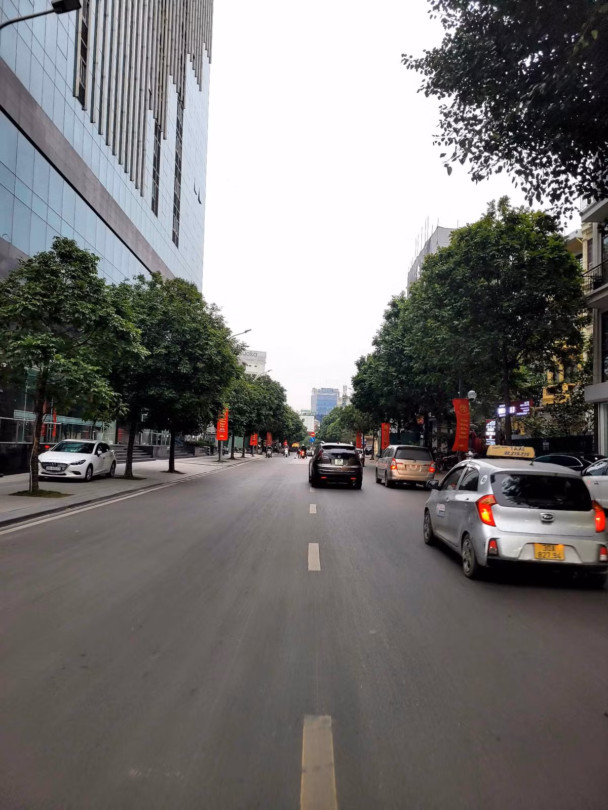 Những nút giao thông trở nên thông thoáng hơn so với thường ngày.