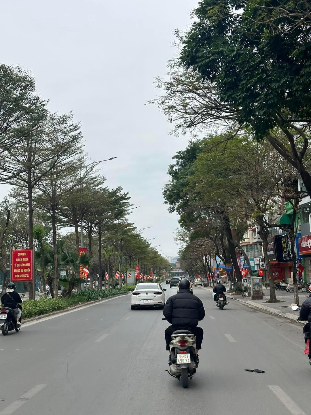 Phố vắng người, hình ảnh hiếm có của Hà Nội.