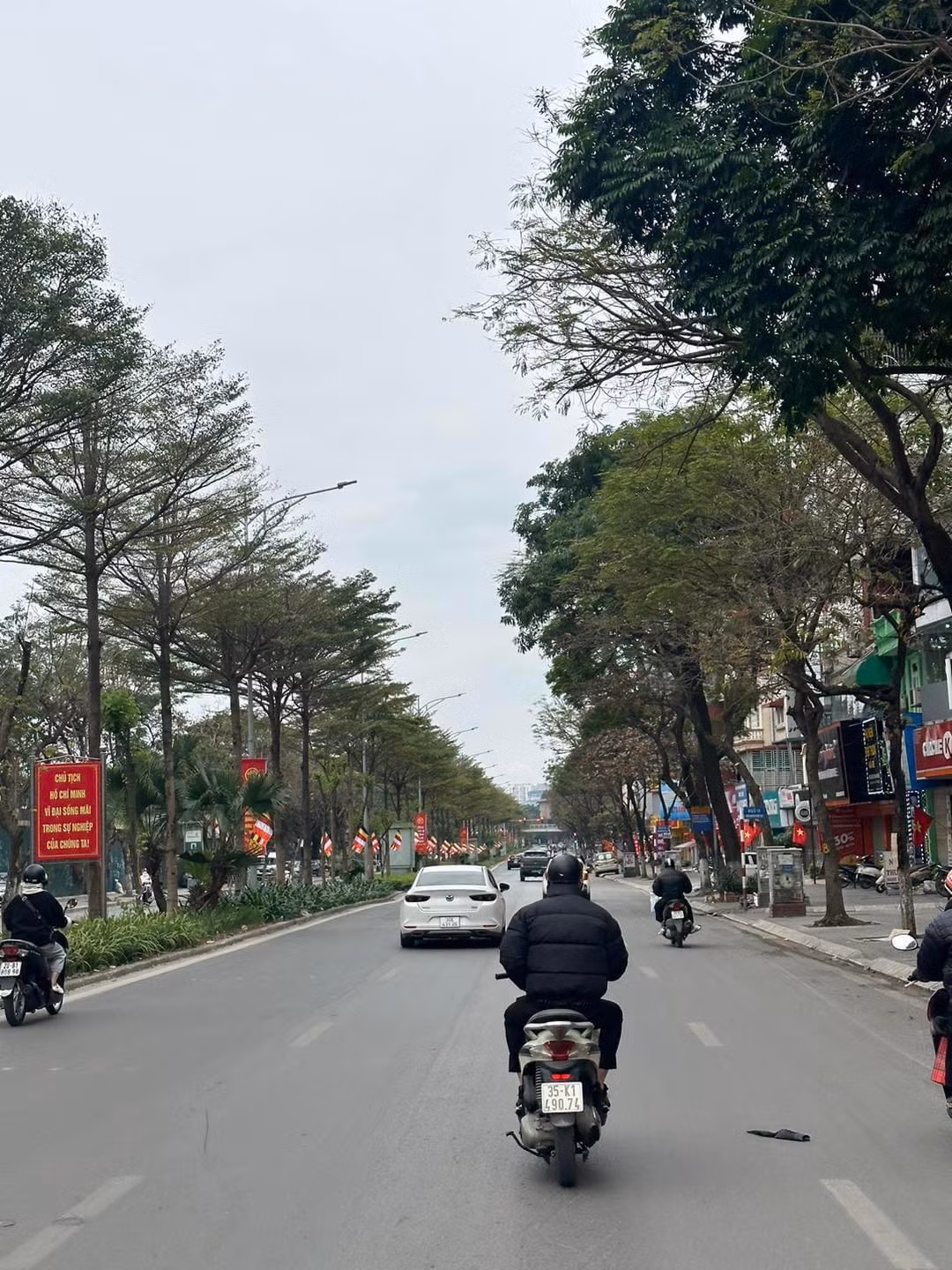 Phố vắng người, hình ảnh hiếm có của Hà Nội.