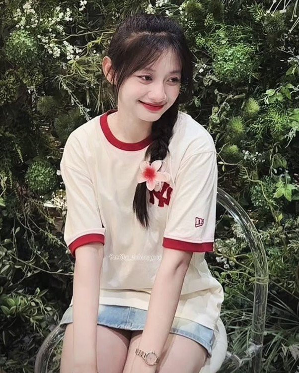 Màn trình diễn ấn tượng tại vòng loại U17 châu Á 2024 cũng giúp trung vệ sinh năm 2007 được vị thuyền trưởng người Nhật Bản trao cơ hội tại U20 nữ Việt Nam.