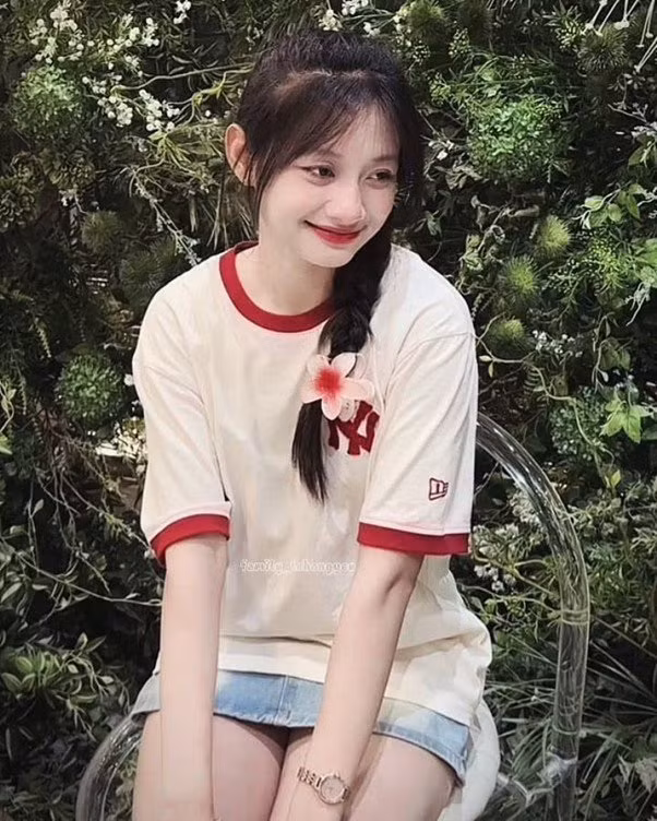 Màn trình diễn ấn tượng tại vòng loại U17 châu Á 2024 cũng giúp trung vệ sinh năm 2007 được vị thuyền trưởng người Nhật Bản trao cơ hội tại U20 nữ Việt Nam.