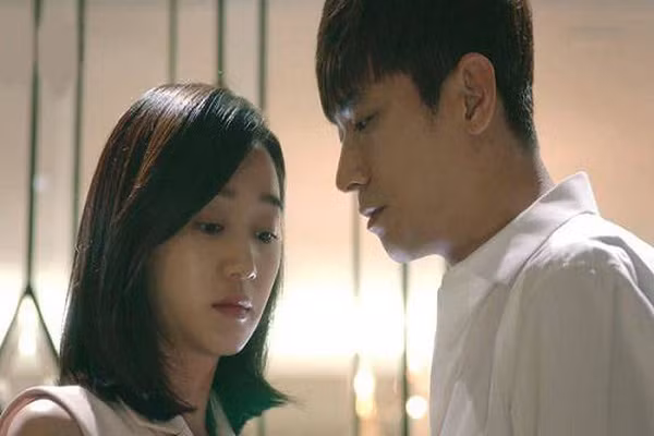 Ly hon vo lay con gai Giam doc, sung so trong dem tan hon